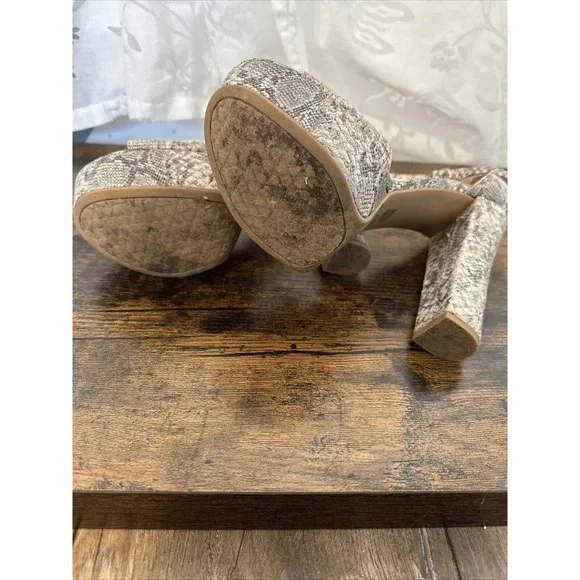 Chinese Laundry Womens Avenue snakeskin Chunky Heel‎ Sandal Size 40/ 9 - Picture 8 of 8